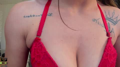 Snapshot of ivyfoxx_ chatting on February 5, 2025, 5:53 pm IvyFox online show from February 5, 2025, 5:53 pm
