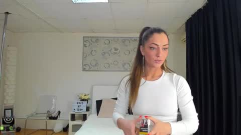 Snapshot of ivyfoxx_ chatting on February 10, 2025, 6:24 pm IvyFox online show from February 10, 2025, 6:24 pm