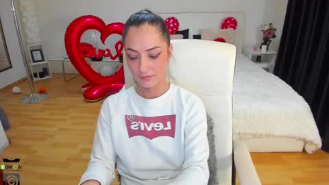 Snapshot of ivyfoxx_ chatting on February 14, 2025, 8:59 pm IvyFox online show from February 14, 2025, 8:59 pm