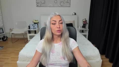 Snapshot of ivyfoxx_ chatting on September 9, 2025, 12:15 pm IvyFox online show from September 9, 2025, 12:15 pm