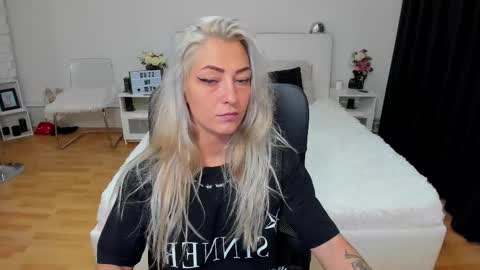 Snapshot of ivyfoxx_ chatting on September 16, 2025, 11:11 am IvyFox online show from September 16, 2025, 11:11 am