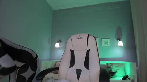 IVY - Follow me 3 online show from December 7, 2024, 6:43 am