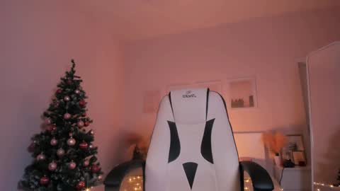 IVY - Follow me 3 online show from December 17, 2024, 6:45 am