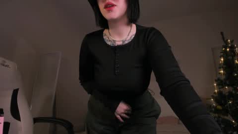 IVY - Follow me 3 online show from January 2, 2025, 6:29 am