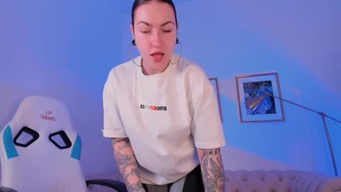 IVY - Follow me 3 online show from February 5, 2025, 9:25 am