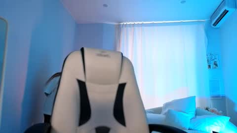 IVY - Follow me 3 online show from September 9, 2025, 8:47 am