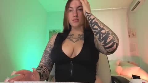 IVY - Follow me 3 online show from September 12, 2025, 9:31 am