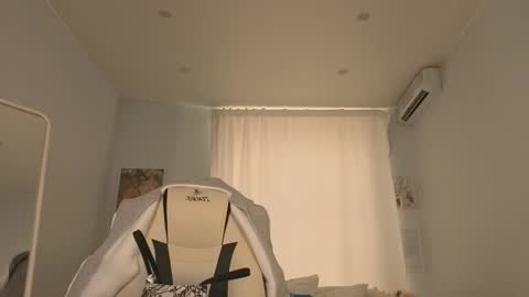 IVY - Follow me 3 online show from October 1, 2025, 9:04 am