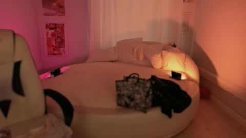 IVY - Follow me 3 online show from October 19, 2025, 8:37 am