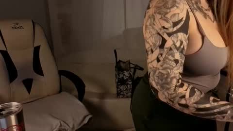 IVY - Follow me 3 online show from October 21, 2025, 10:27 am