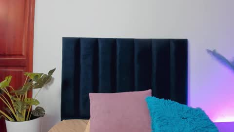 IvyJhonss online show from October 14, 2025, 11:44 am