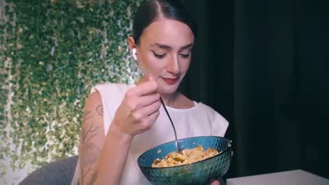 Miss Ivy online show from January 16, 2025, 8:14 pm