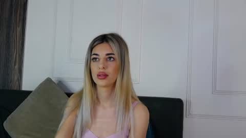 IvyLustt online show from June 19, 2026, 5:34 am