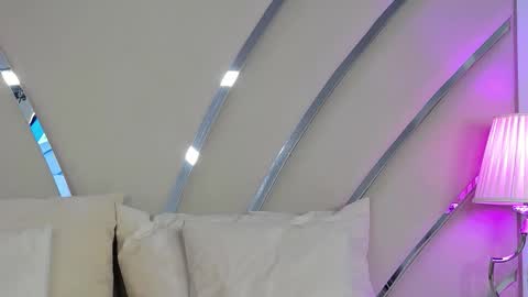 Ivy online show from December 1, 2025, 6:46 pm