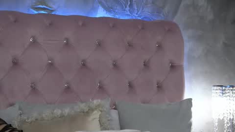  Ivy  online show from December 4, 2025, 6:23 am