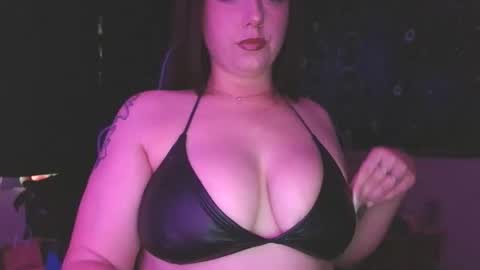 Amiee online show from June 7, 2026, 1:10 am