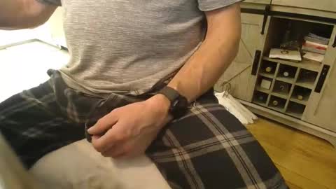 iwanttolicku40 online show from October 19, 2025, 10:43 pm