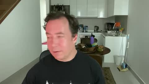 chat with me to find out online show from November 6, 2025, 4:57 am