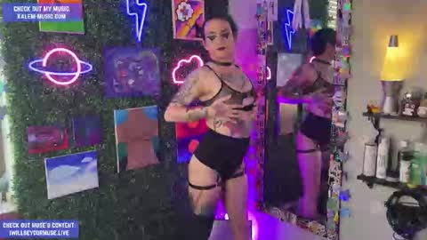 Snapshot of iwillbeyourmuse chatting on March 26, 2026, 11:43 pm Muse hethey online show from March 26, 2026, 11:43 pm