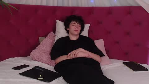 Maxim online show from December 4, 2024, 1:03 am