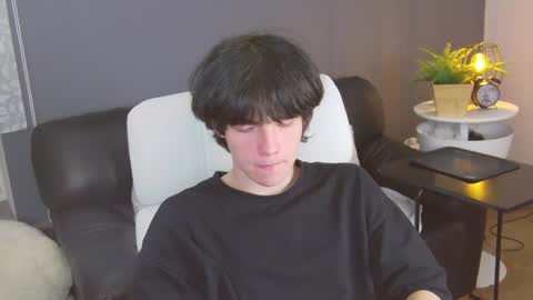 Maxim online show from December 5, 2024, 10:23 pm