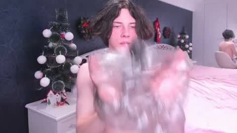 Maxim online show from December 21, 2025, 11:28 am