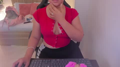 Snapshot of izaro_22 chatting on January 22, 2025, 2:26 am Iza online show from January 22, 2025, 2:26 am