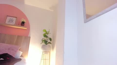 Snapshot of izaro_22 chatting on February 8, 2025, 10:08 pm Iza online show from February 8, 2025, 10:08 pm