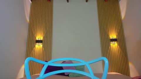 izelevans online show from February 10, 2026, 11:47 am