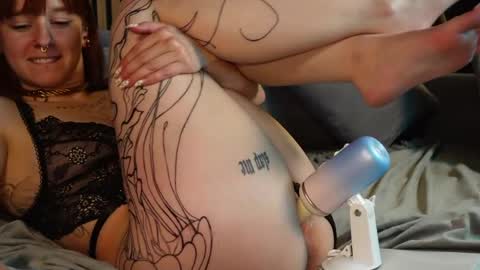 Snapshot of izzy_inked chatting on April 22, 2026, 2:18 pm Izzy Inked online show from April 22, 2026, 2:18 pm