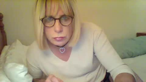 izzy_mchoney online show from September 10, 2025, 12:43 am