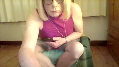 izzy_mchoney online show from May 15, 2026, 11:34 pm
