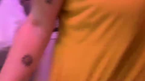 Snapshot of izzyishottttt chatting on October 29, 2025, 10:17 am izzyishottttt online show from October 29, 2025, 10:17 am