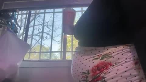 Snapshot of izzyishottttt chatting on October 30, 2025, 5:46 pm izzyishottttt online show from October 30, 2025, 5:46 pm