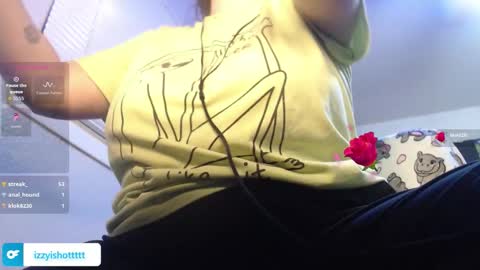 Snapshot of izzyishottttt chatting on February 10, 2026, 2:04 am izzyishottttt online show from February 10, 2026, 2:04 am