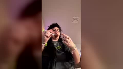 Snapshot of izzyishottttt chatting on February 23, 2026, 3:59 am izzyishottttt online show from February 23, 2026, 3:59 am