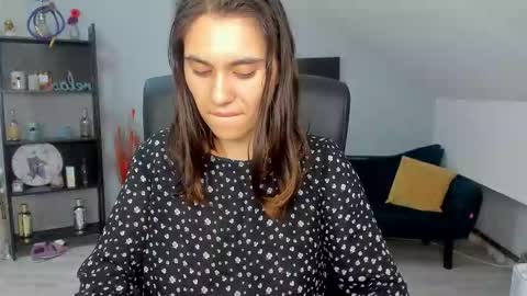 Izzy online show from September 18, 2025, 1:51 am