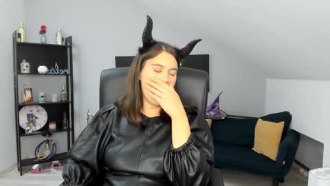 Izzy online show from October 31, 2025, 9:16 pm