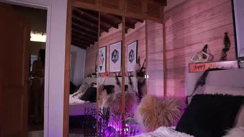 Snapshot of izzywild1 chatting on October 27, 2025, 10:52 am izzywild1 online show from October 27, 2025, 10:52 am