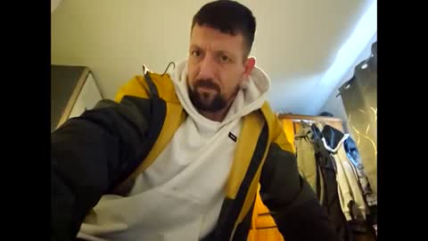 Snapshot of j281133 chatting on October 19, 2025, 12:06 pm Big 8 online show from October 19, 2025, 12:06 pm