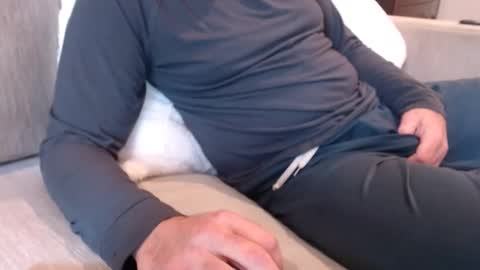 Snapshot of j335129 chatting on November 30, 2025, 1:48 pm James online show from November 30, 2025, 1:48 pm