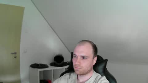 Snapshot of j_german783377 chatting on April 4, 2026, 2:25 pm here4y online show from April 4, 2026, 2:25 pm