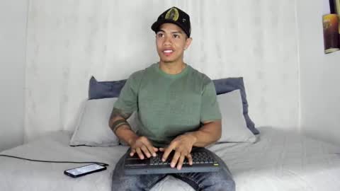 Snapshot of j_musiry chatting on February 8, 2025, 10:07 am i am juan musiry independent model online show from February 8, 2025, 10:07 am