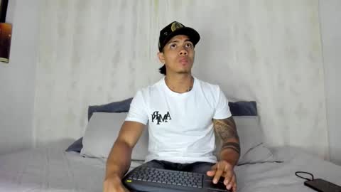 Snapshot of j_musiry chatting on February 11, 2025, 11:32 am i am juan musiry independent model online show from February 11, 2025, 11:32 am