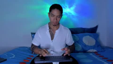 Snapshot of j_musiry chatting on November 16, 2025, 5:24 am i am juan musiry independent model online show from November 16, 2025, 5:24 am