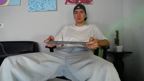 INDEPENDENT MODEL online show from December 9, 2024, 4:05 pm