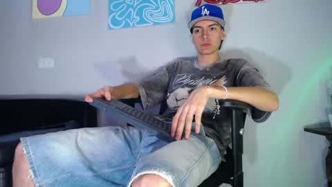 INDEPENDENT MODEL online show from December 14, 2024, 3:07 am