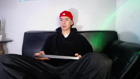 INDEPENDENT MODEL online show from December 28, 2024, 10:47 am