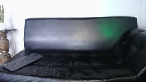 INDEPENDENT MODEL online show from January 3, 2025, 5:53 pm