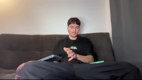 INDEPENDENT MODEL online show from January 14, 2026, 11:31 pm